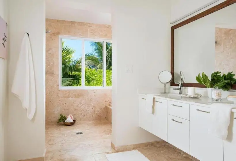 2 Bedrooms Suite Sea View, Sailrock South Caicos   Island Hop Flight Included