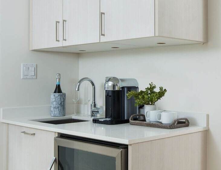 スイート, Sailrock South Caicos   Island Hop Flight Included