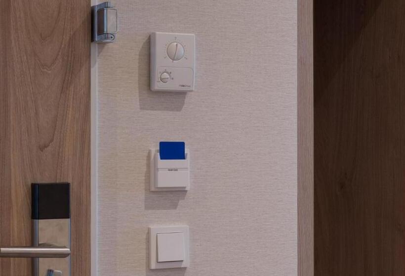带大床的行政房间, Holiday Inn   Hamburg   Berliner Tor, An Ihg