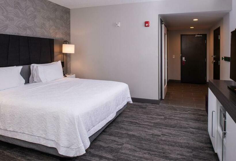 غرفة قياسية سرير كينج لذوى الإحتياجات الخاصة, Hampton Inn & Suites Winstonsalem Downtown