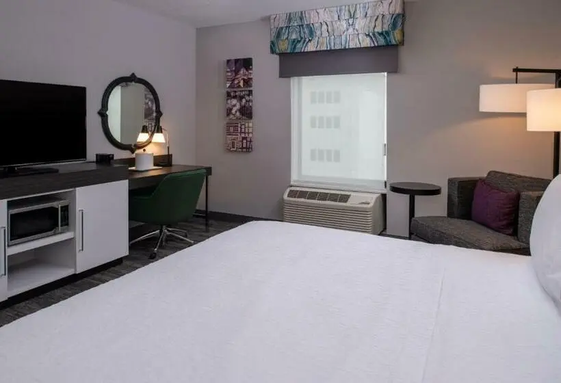 اتاق استاندارد با تخت بزرگ برای معلولان, Hampton Inn & Suites Winstonsalem Downtown
