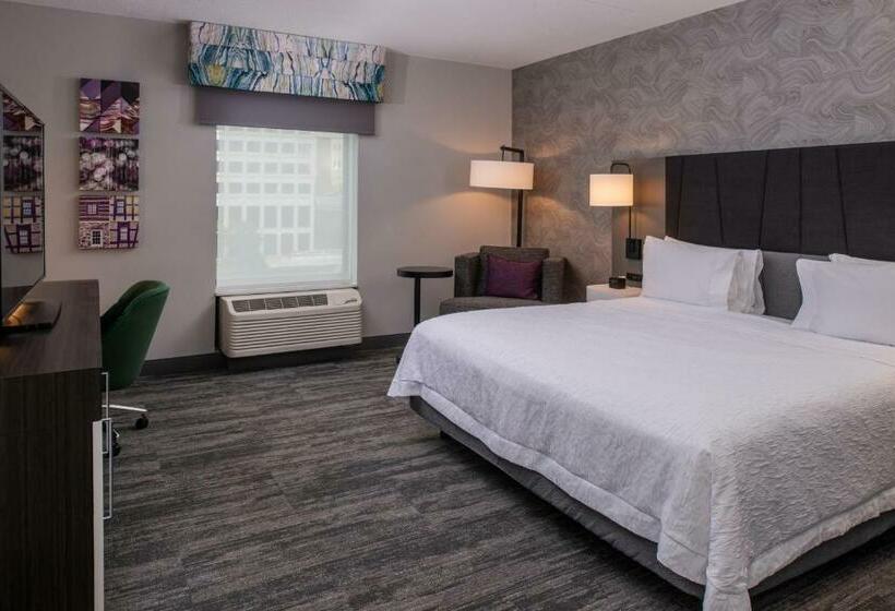 غرفة قياسية سرير كينج لذوى الإحتياجات الخاصة, Hampton Inn & Suites Winstonsalem Downtown