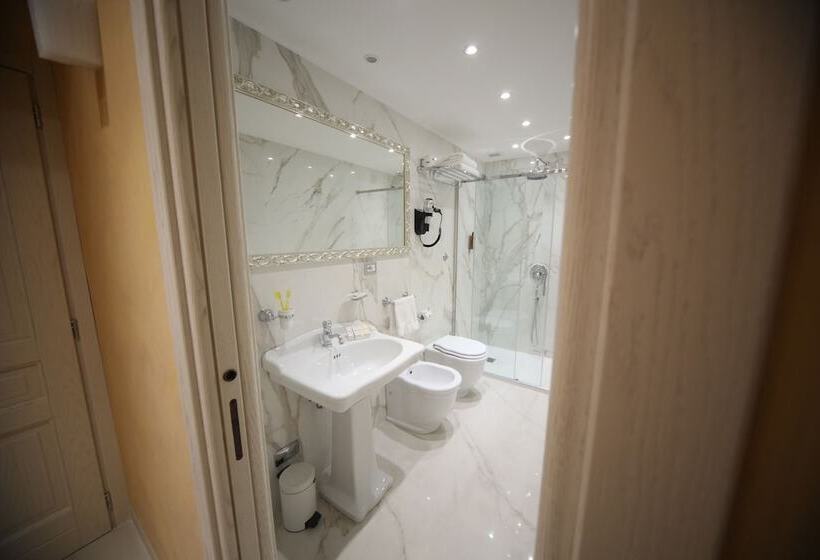 חדר דלוקס לשלושה, Maison Tritone