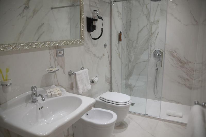 חדר דלוקס לשלושה, Maison Tritone