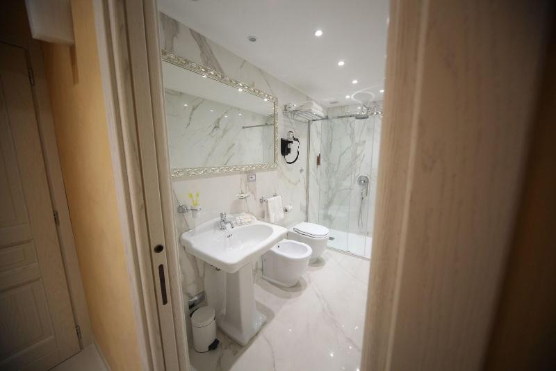 חדר דלוקס לשלושה, Maison Tritone