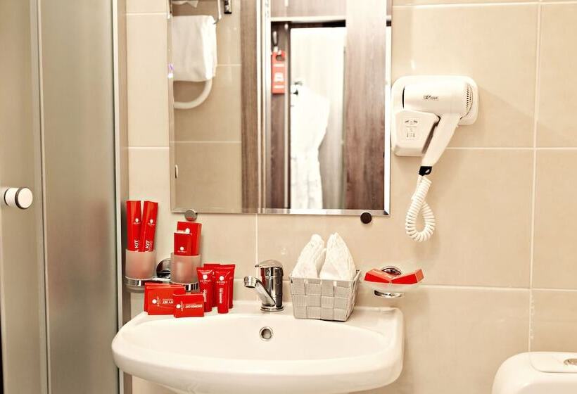 סוויטת ג'וניור עם מרפסת, Azimut Hotel Penza