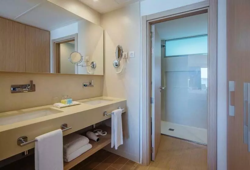 سوییت جونیور با چشمانداز دریا, Aparthotel Fontanellas Playa