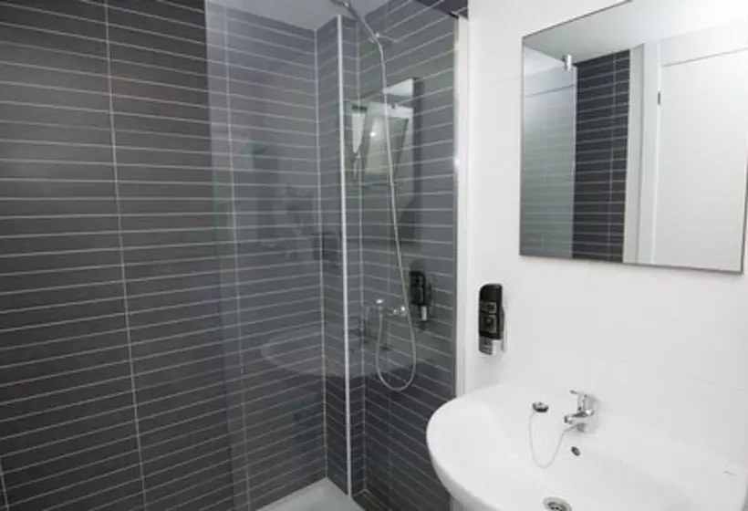 Chambre Standard Individuelle, Chevy & Suites