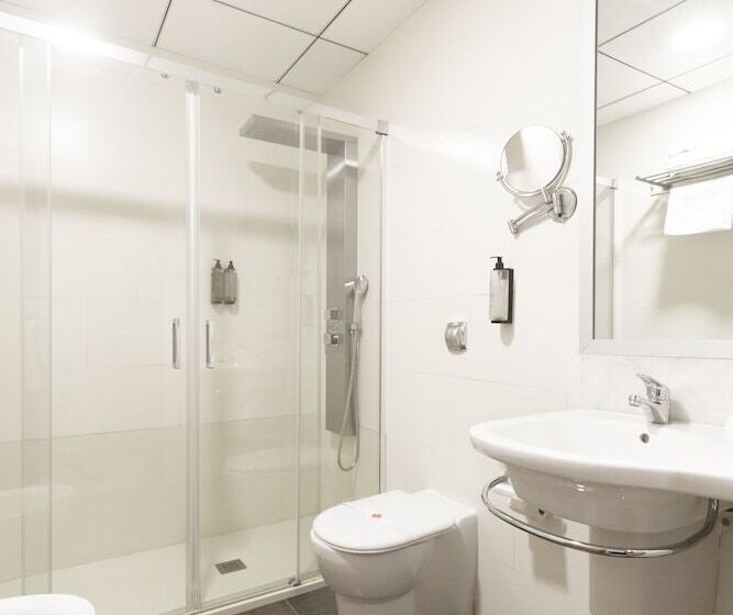 带泳池观景的豪华房, Daniya Alicante