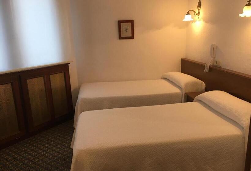 Номер Стандарт Трехместный, Derli Sella