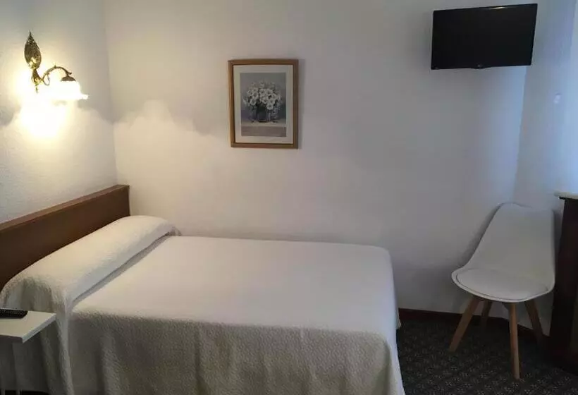 Standard Kolmen Hengen Huone, Derli Sella
