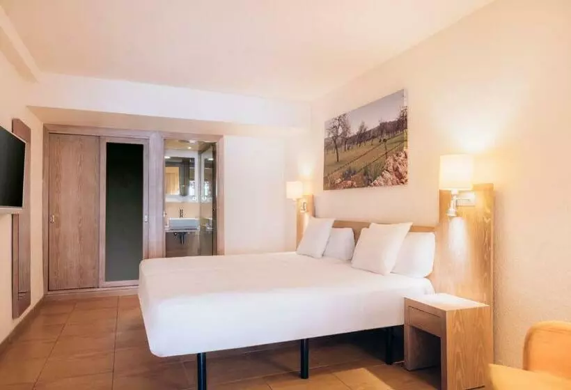اتاق استاندارد با چشم‌انداز باغ, Iberostar Waves Pinos Park