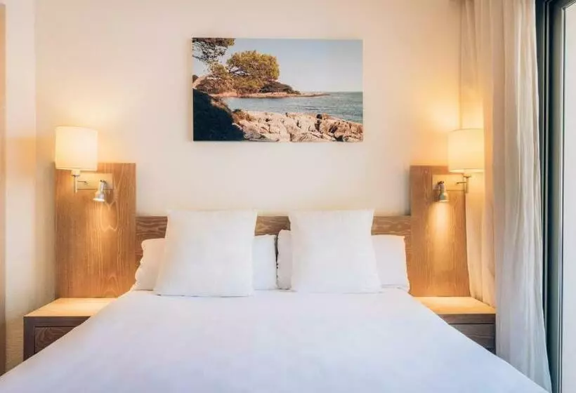 اتاق استاندارد با چشم‌انداز باغ, Iberostar Waves Pinos Park