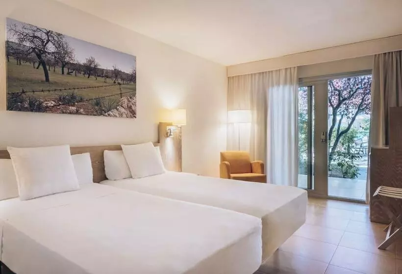 اتاق استاندارد با چشم‌انداز باغ, Iberostar Waves Pinos Park
