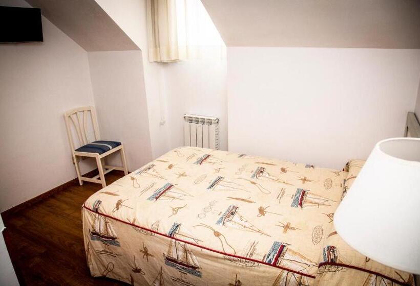 חדר בסיסי, Isabel Rooms   Suarez Inclán 38