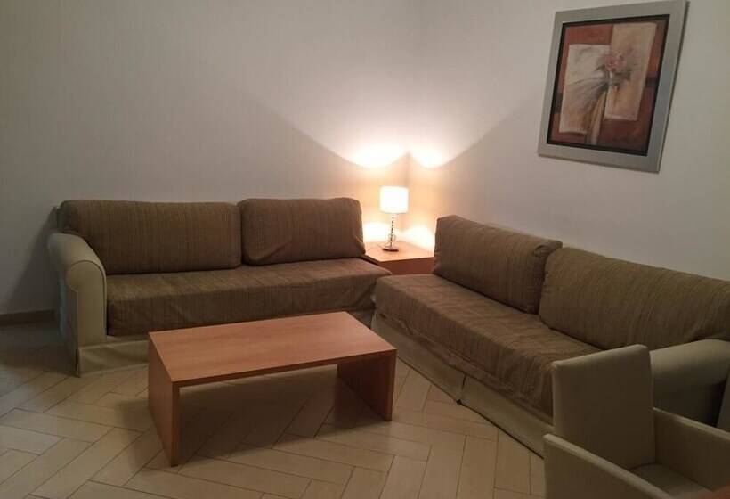 סוויטת ג'וניור, Kika