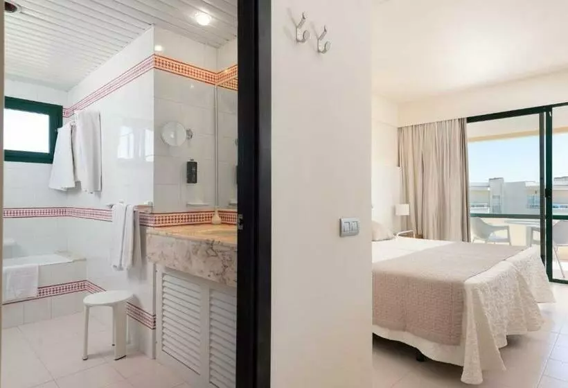 Camera Economy, Welikehotel Marfil Playa