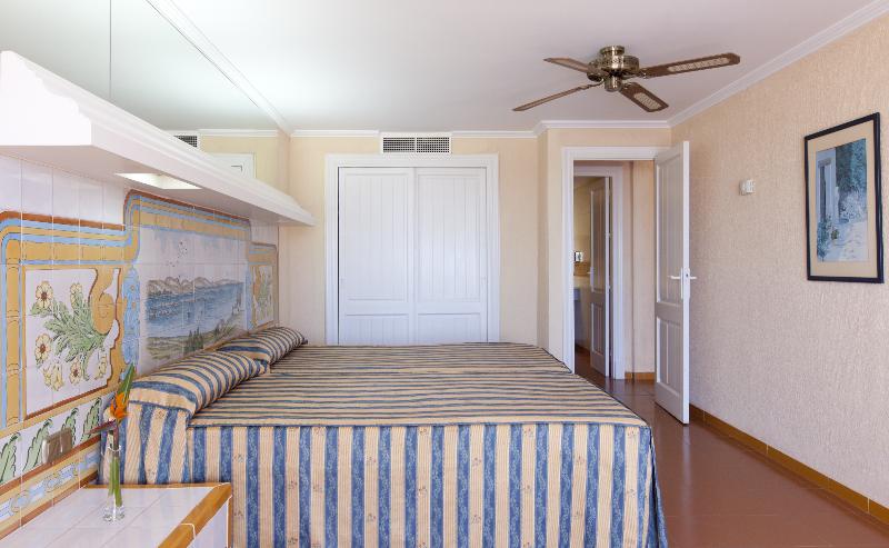 شقة غرفة واحدة, Playavera