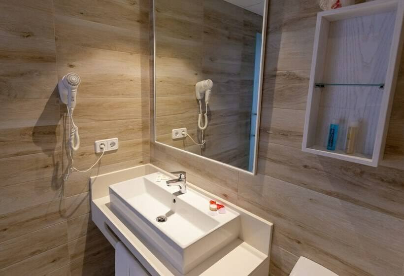 スタンダードルーム, R2 Veronica