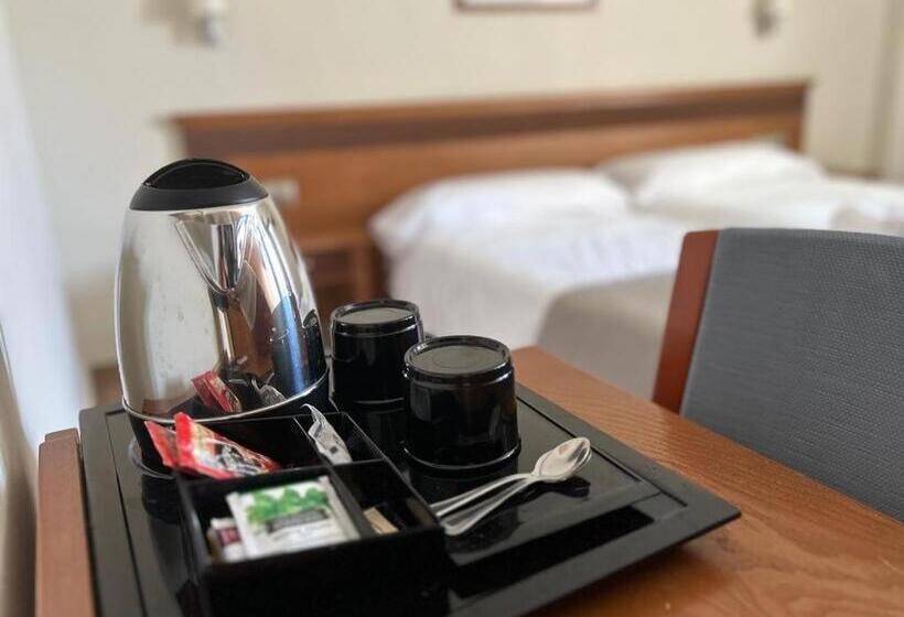 غرفة سوبيريور, Ramis