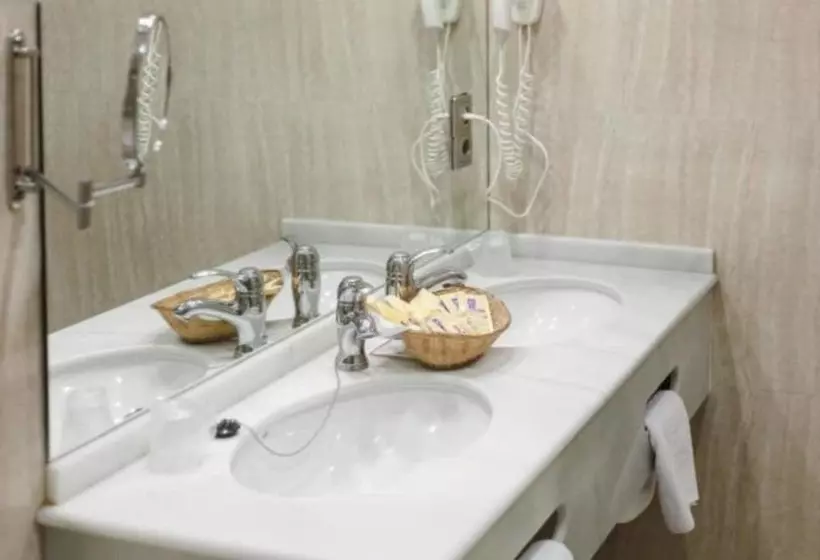 Üç Kişilik Standart Oda, Restaurante Emilio