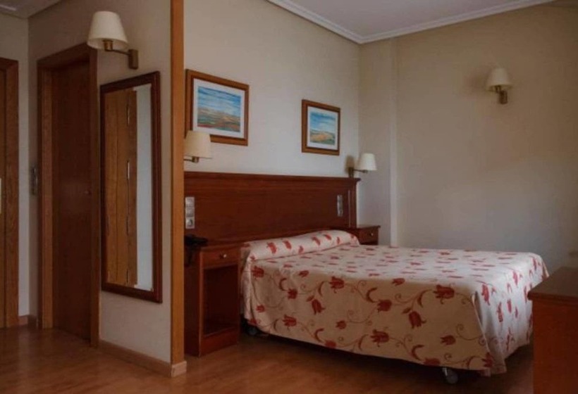 اتاق استاندارد سه نفره, Restaurante Emilio