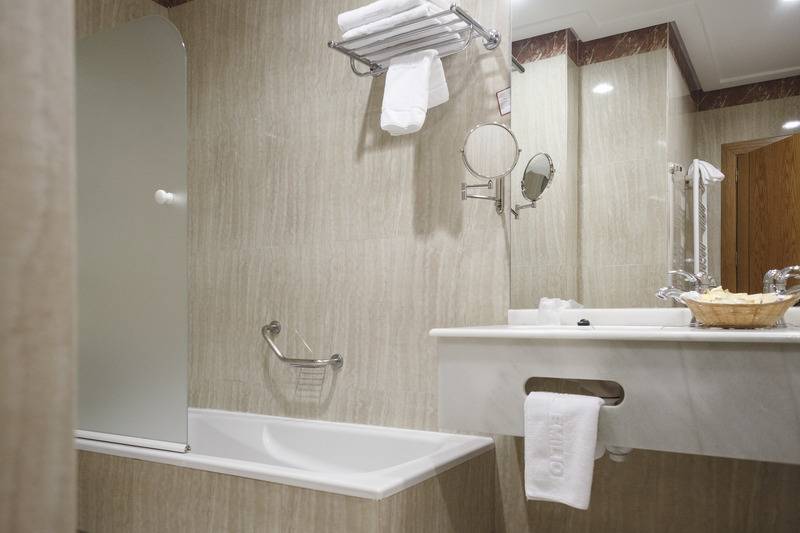 اتاق استاندارد, Restaurante Emilio