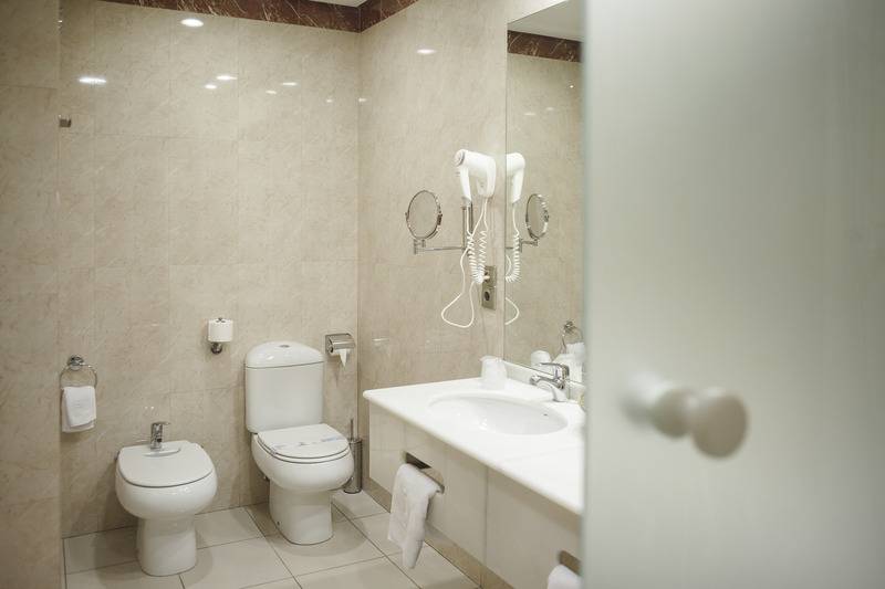 اتاق استاندارد, Restaurante Emilio