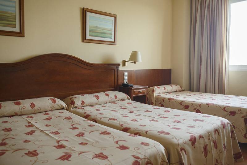 اتاق استاندارد سه نفره, Restaurante Emilio