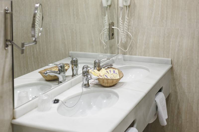 اتاق استاندارد سه نفره, Restaurante Emilio