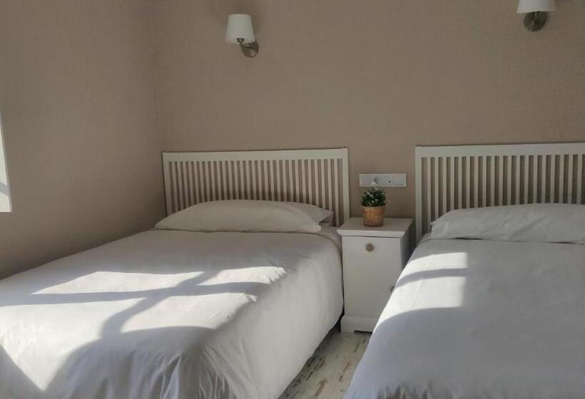 غرفة عائلية, Román