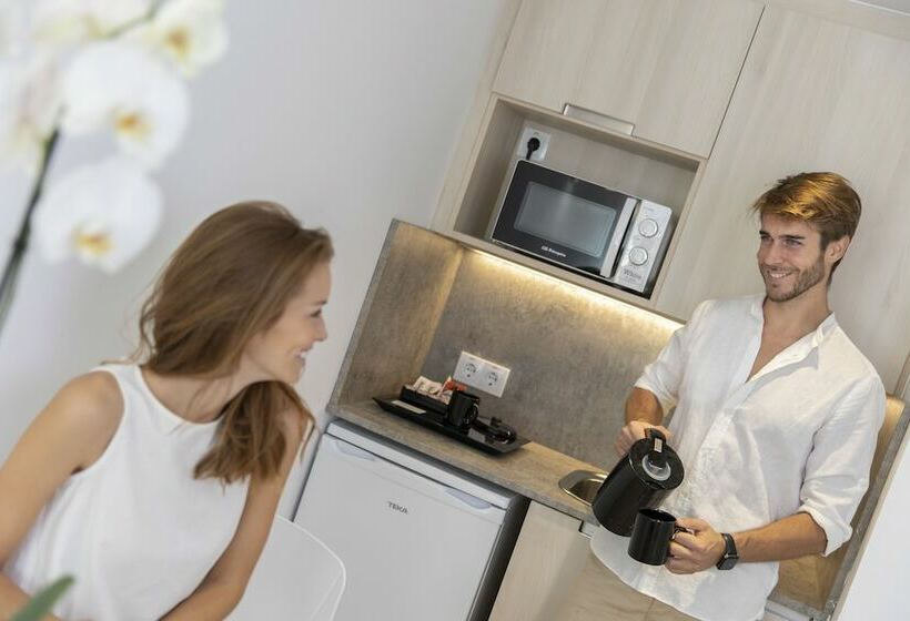 اتاق خانوادگی, Rosamar