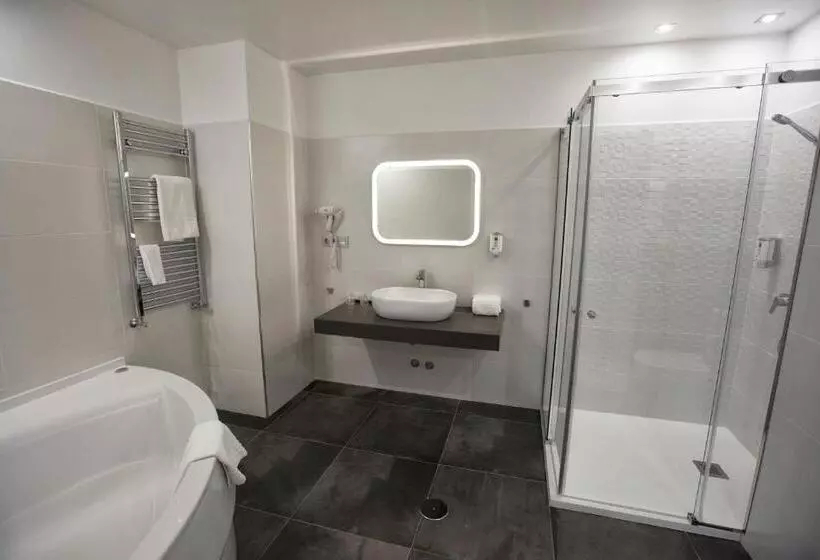 سوئیت جونیور با ماساژ آبی, Santa Cruz