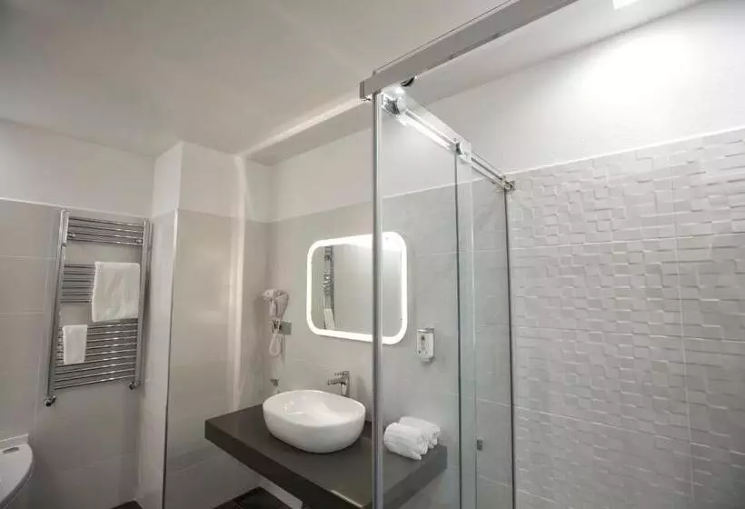سوئیت جونیور با ماساژ آبی, Santa Cruz
