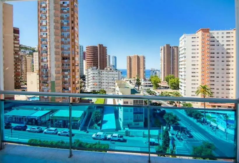 غرفة قياسية مطلّة علي حمام السباحة, Servigroup Nereo