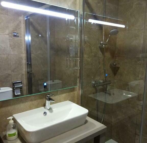 标准三人间, Yeste