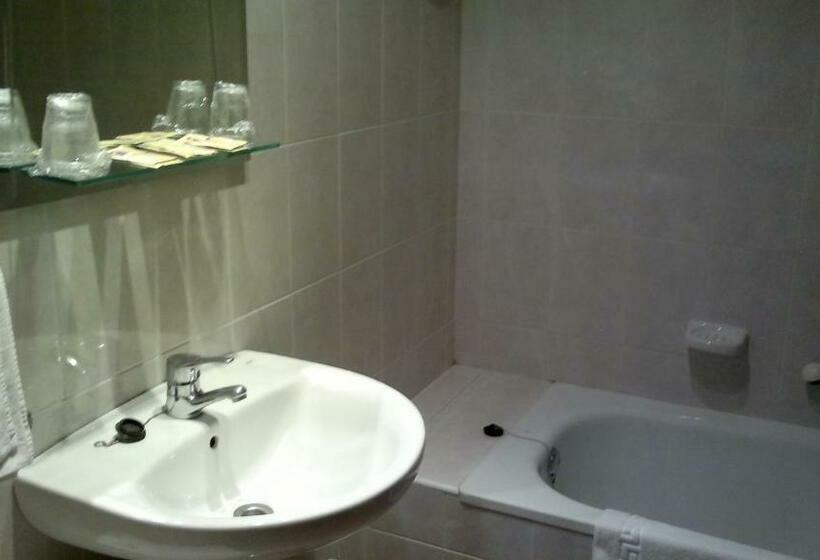 标准三人间, Yeste