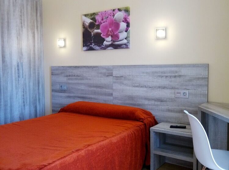 带观景的标准间, Yeste