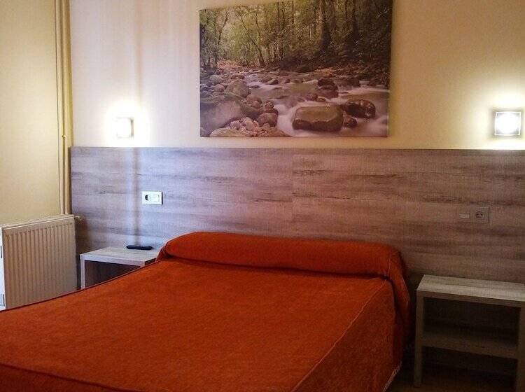 带观景的标准间, Yeste