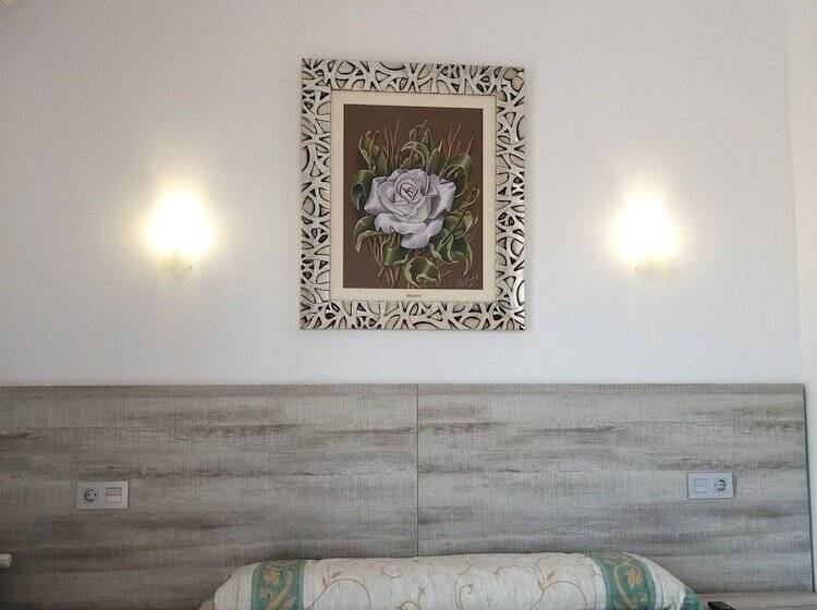 带观景的标准间, Yeste