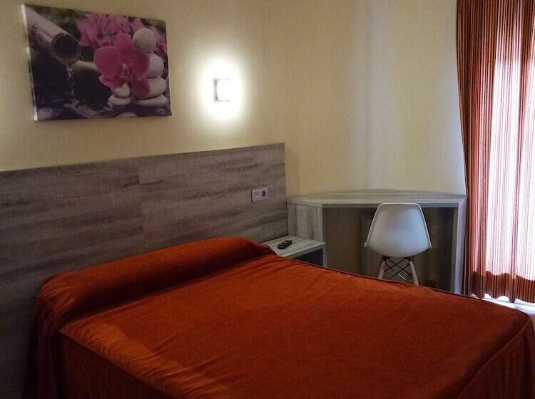 带观景的标准间, Yeste