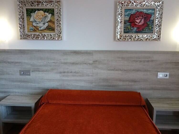 带观景的标准间, Yeste