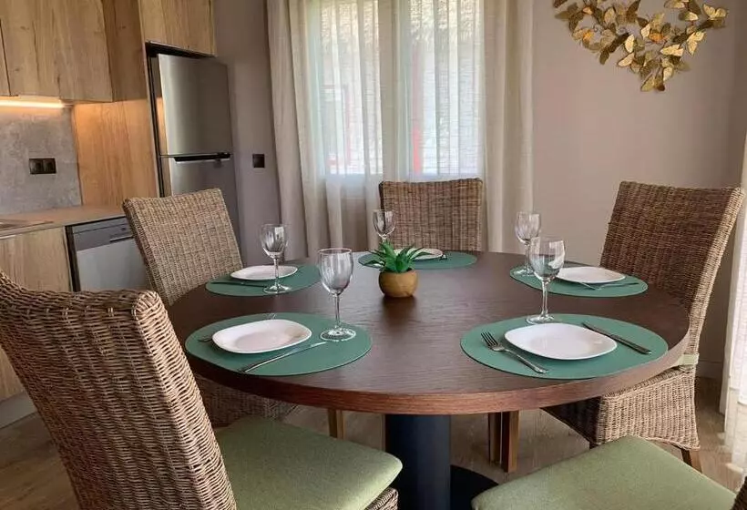 デラックスバンガロー, La Marina Resort