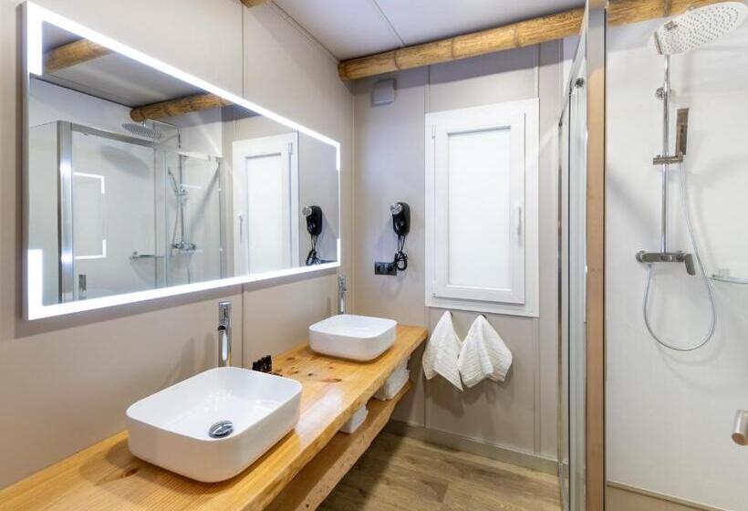 بنجلو ديلوكس, La Marina Resort