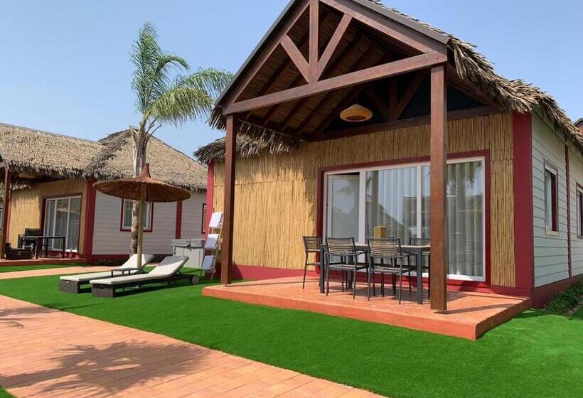 Бунгало Deluxe, La Marina Resort