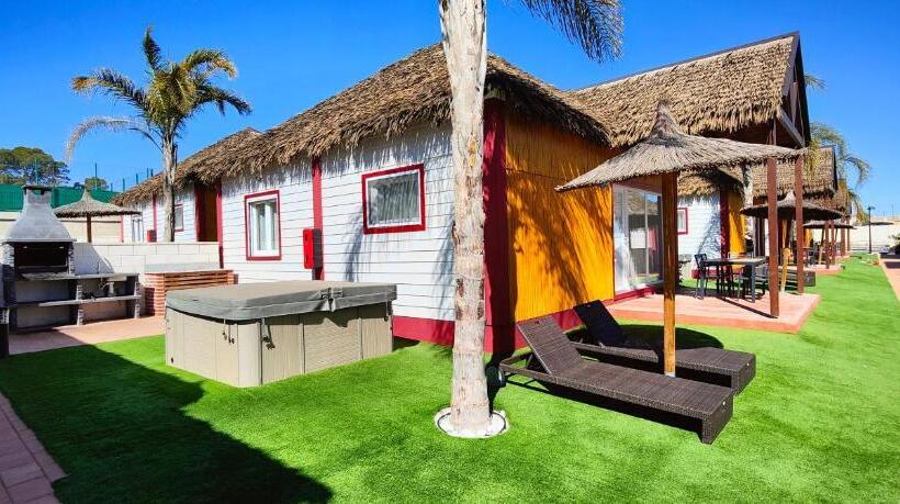 بنجلو ديلوكس, La Marina Resort