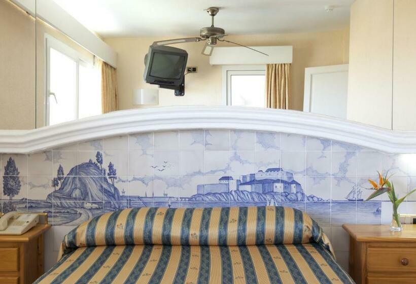 标准单人间, Playasol