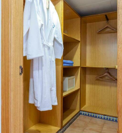 套房配有游泳池, Playasol