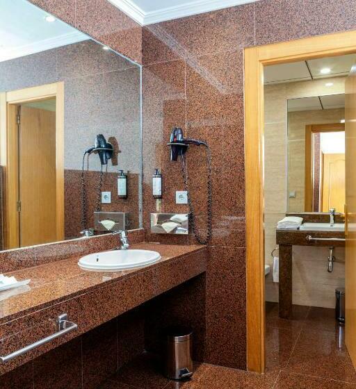 套房配有游泳池, Playasol