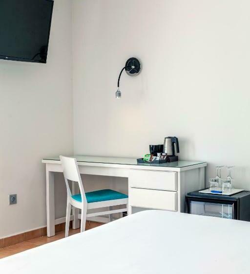 套房配有游泳池, Playasol